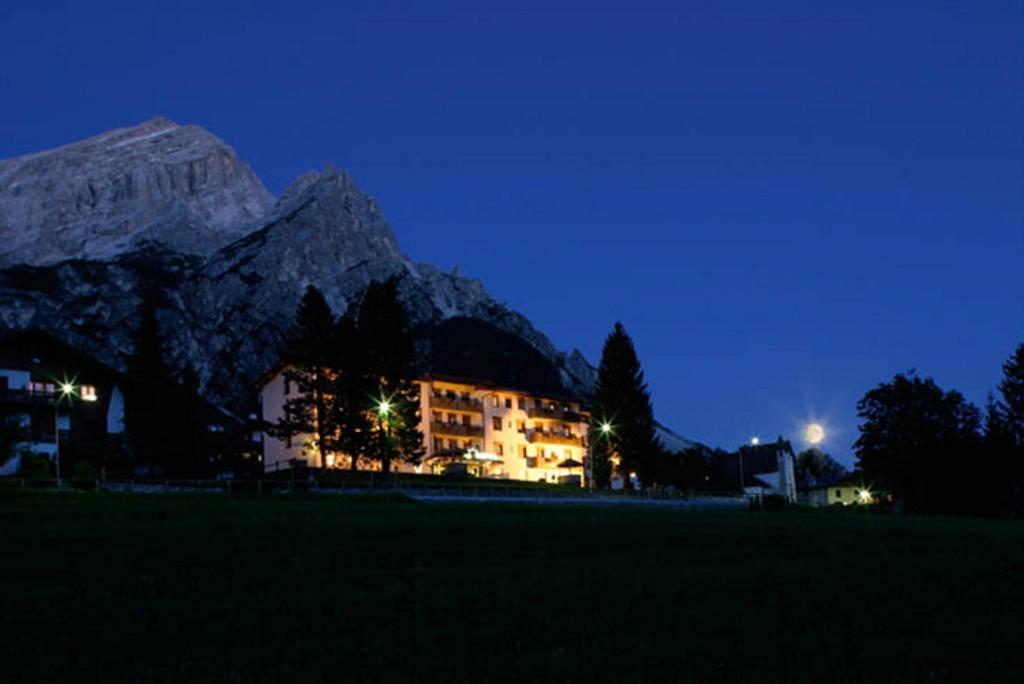 Hotel Roma San Vito di Cadore Bagian luar foto