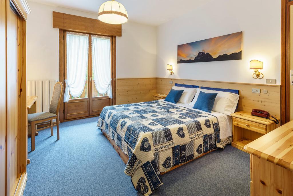Hotel Roma San Vito di Cadore Ruang foto