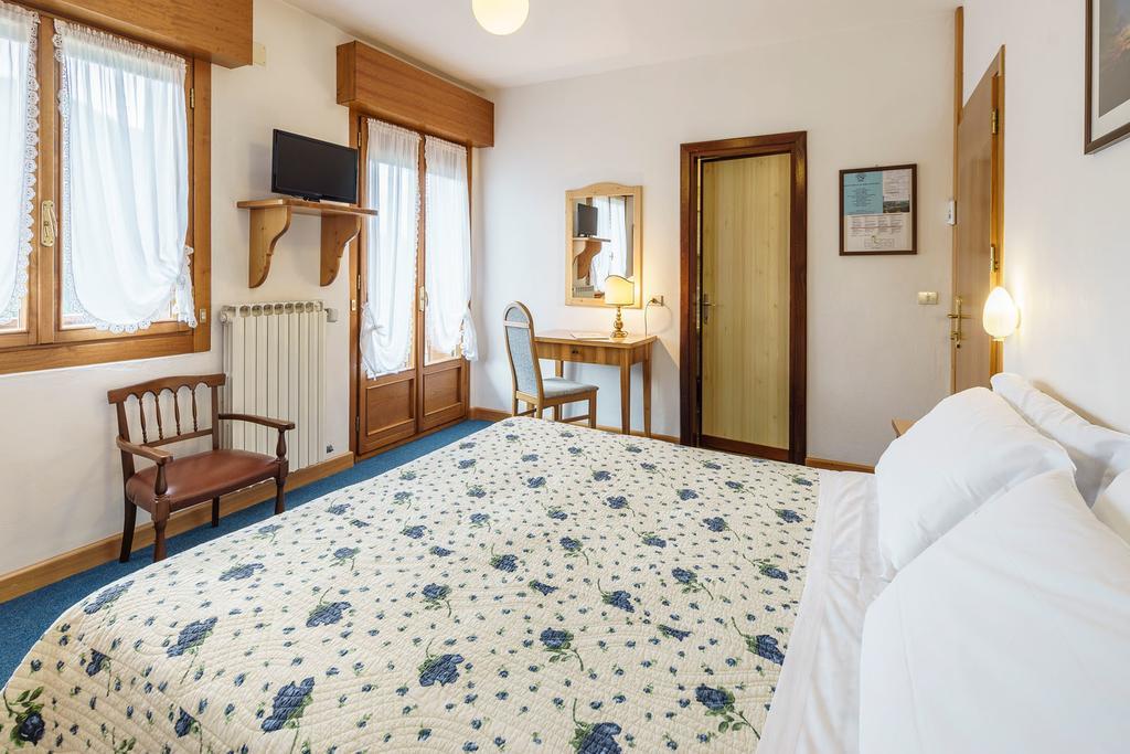 Hotel Roma San Vito di Cadore Ruang foto